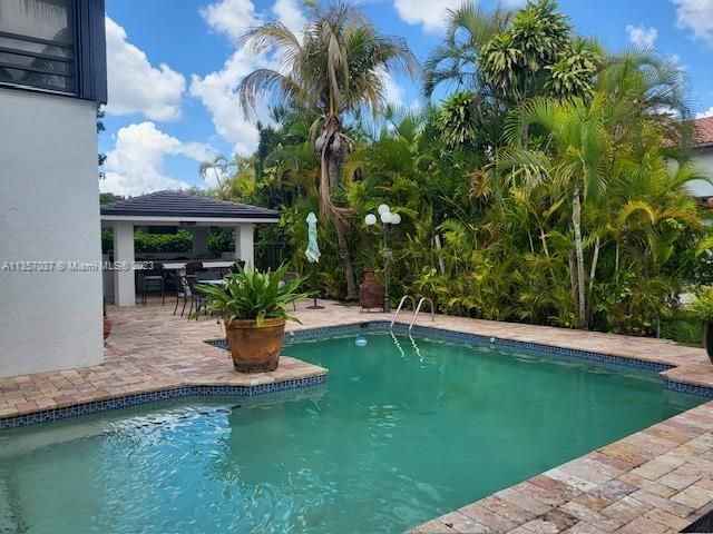 Recently Sold: $1,150,000 (5 beds, 3 baths, 3356 Square Feet)