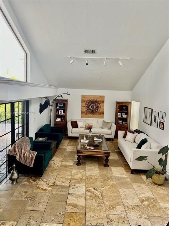 Recently Sold: $1,150,000 (5 beds, 3 baths, 3356 Square Feet)