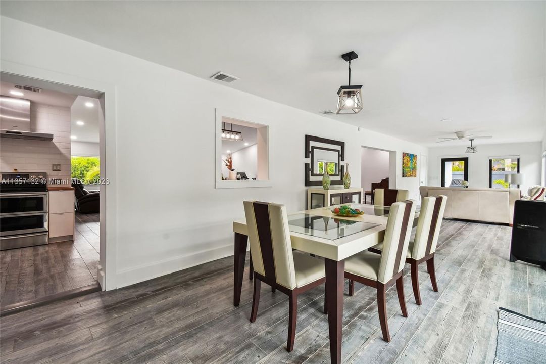 最近租的: $6,500 (5 贝兹, 3 浴室, 3270 平方英尺)