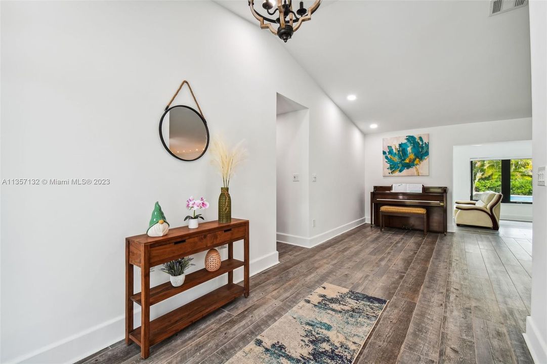 最近租的: $6,500 (5 贝兹, 3 浴室, 3270 平方英尺)