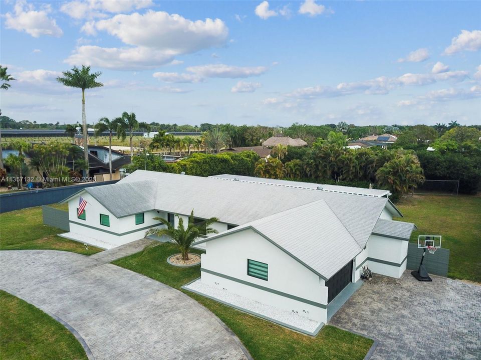 最近租的: $6,500 (5 贝兹, 3 浴室, 3270 平方英尺)