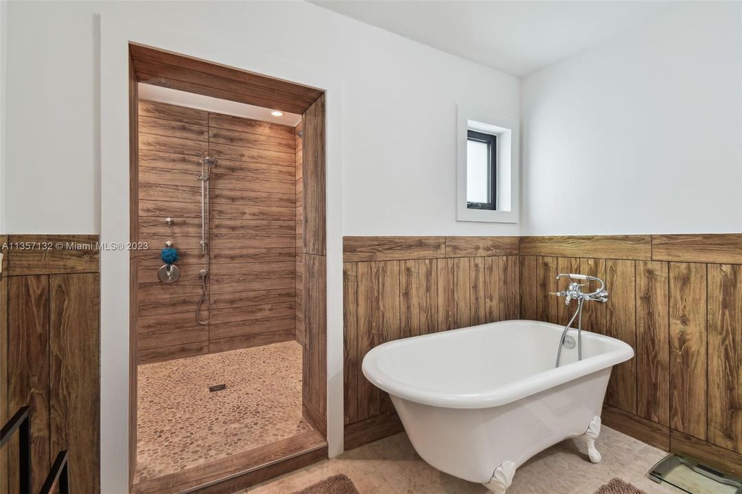 最近租的: $6,500 (5 贝兹, 3 浴室, 3270 平方英尺)