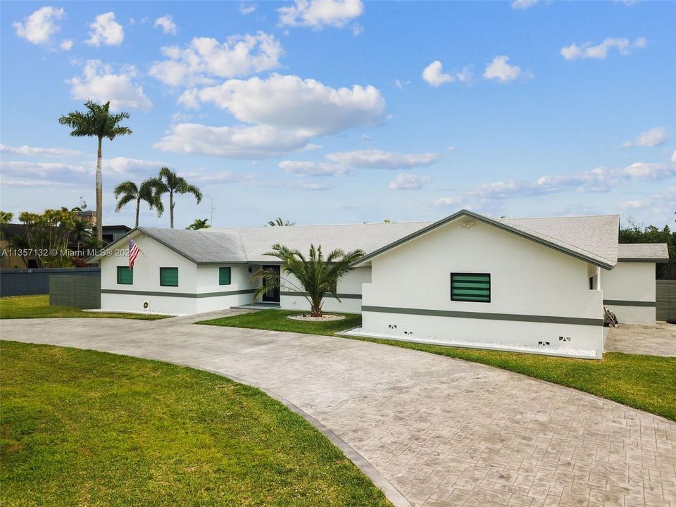 最近租的: $6,500 (5 贝兹, 3 浴室, 3270 平方英尺)