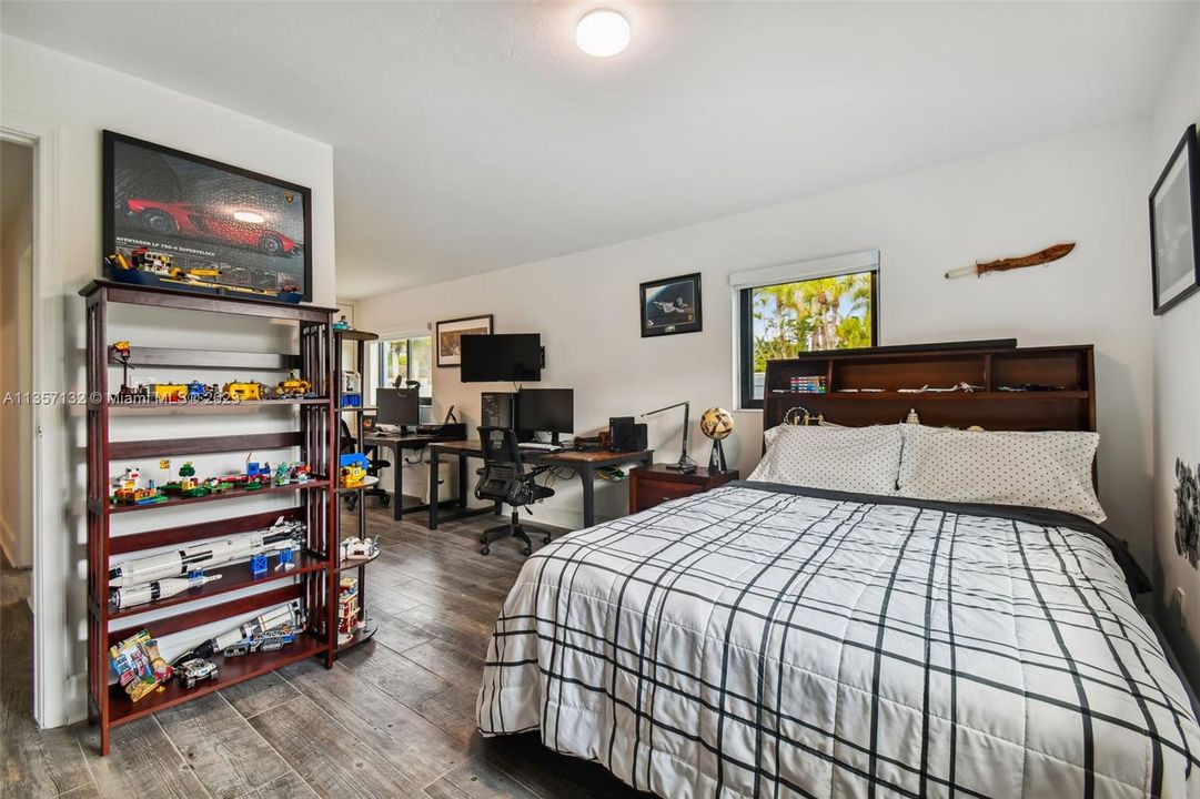 最近租的: $6,500 (5 贝兹, 3 浴室, 3270 平方英尺)