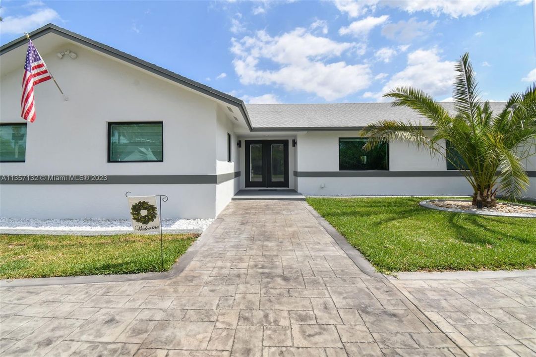 最近租的: $6,500 (5 贝兹, 3 浴室, 3270 平方英尺)