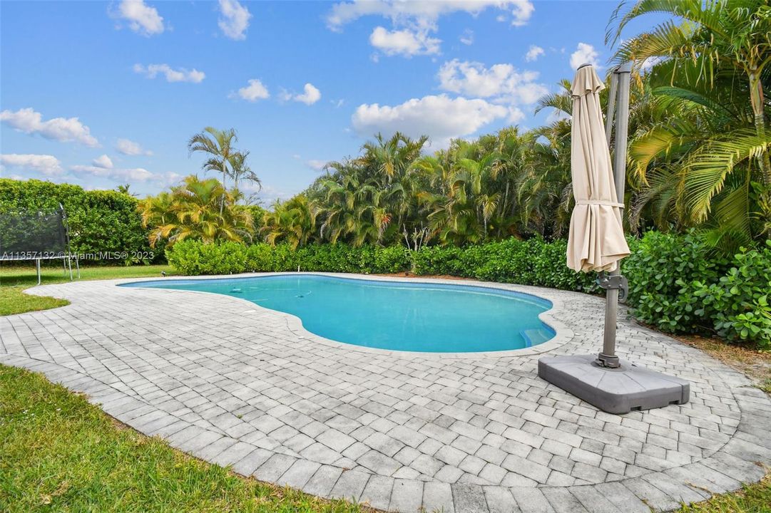 最近租的: $6,500 (5 贝兹, 3 浴室, 3270 平方英尺)