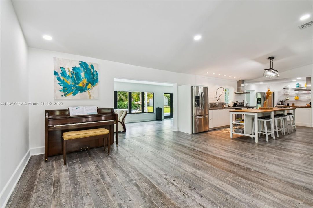 最近租的: $6,500 (5 贝兹, 3 浴室, 3270 平方英尺)