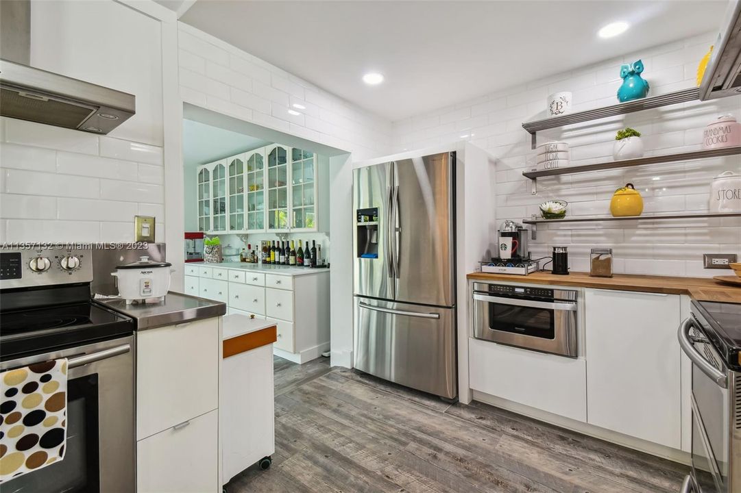 最近租的: $6,500 (5 贝兹, 3 浴室, 3270 平方英尺)