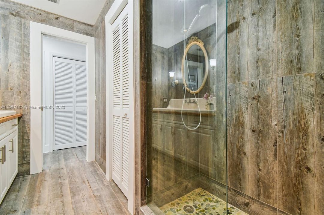 最近租的: $6,500 (5 贝兹, 3 浴室, 3270 平方英尺)