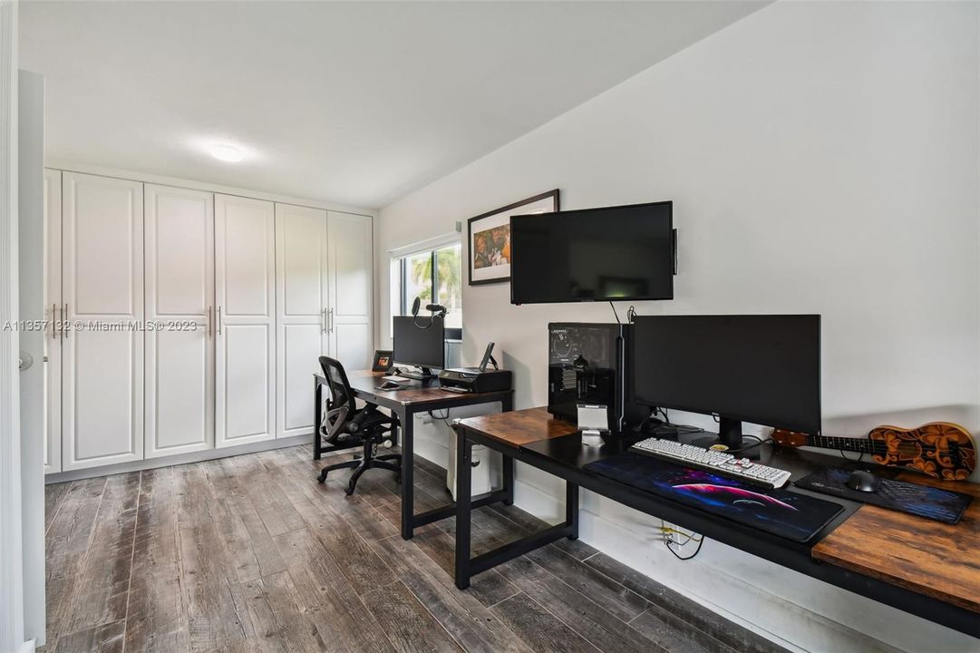 最近租的: $6,500 (5 贝兹, 3 浴室, 3270 平方英尺)