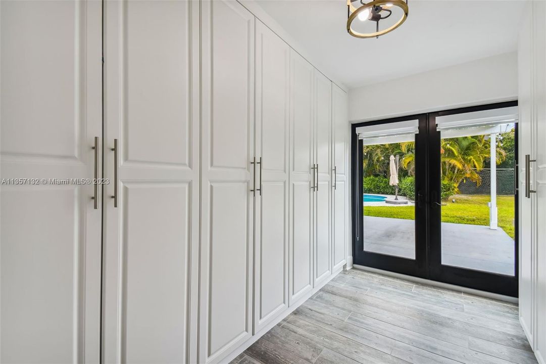 最近租的: $6,500 (5 贝兹, 3 浴室, 3270 平方英尺)