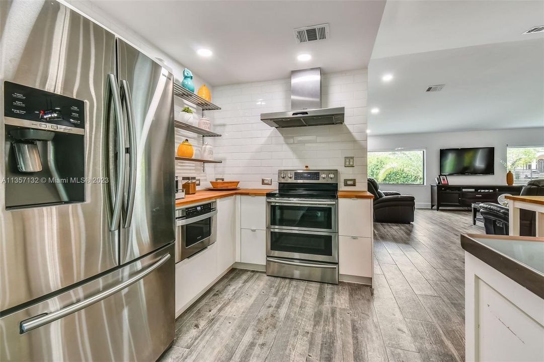 最近租的: $6,500 (5 贝兹, 3 浴室, 3270 平方英尺)