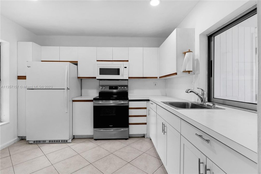 For Sale: $260,000 (2 beds, 2 baths, 1110 Square Feet)