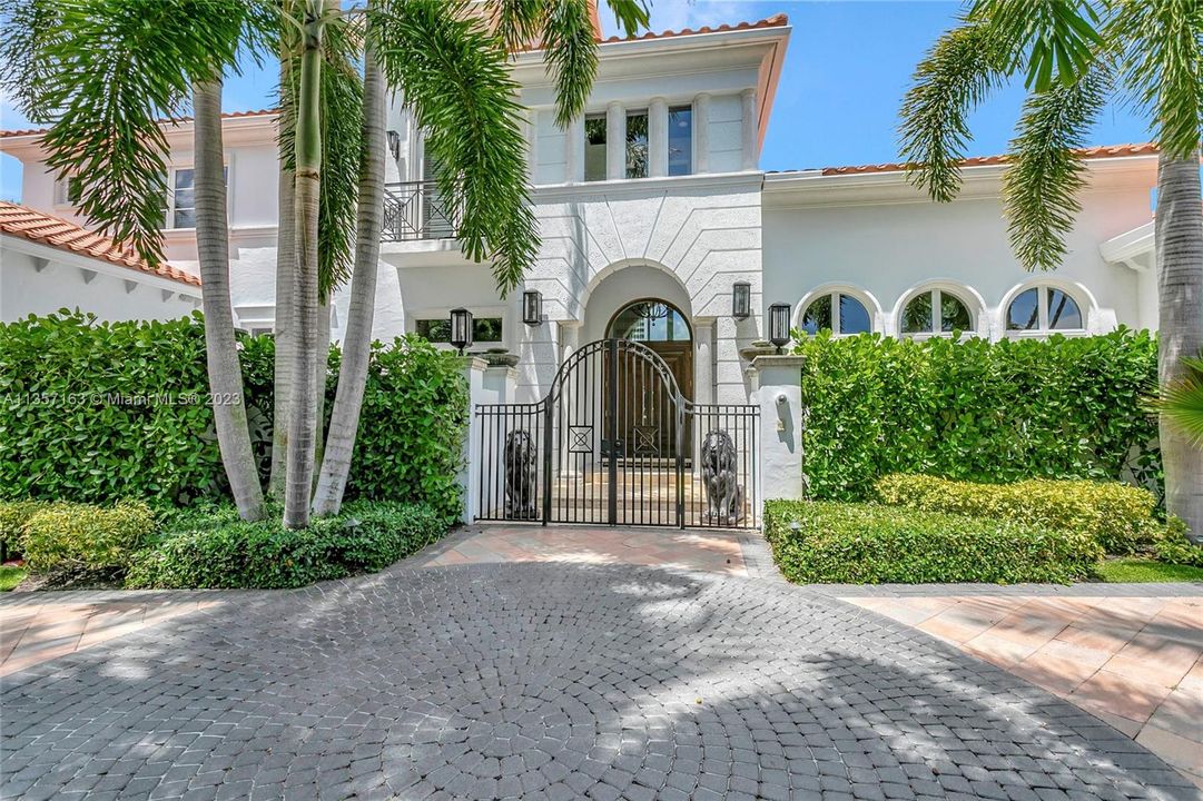 Recently Sold: $6,495,000 (5 beds, 6 baths, 8005 Square Feet)