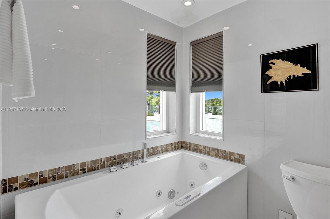 最近售出: $687,000 (2 贝兹, 2 浴室, 1523 平方英尺)