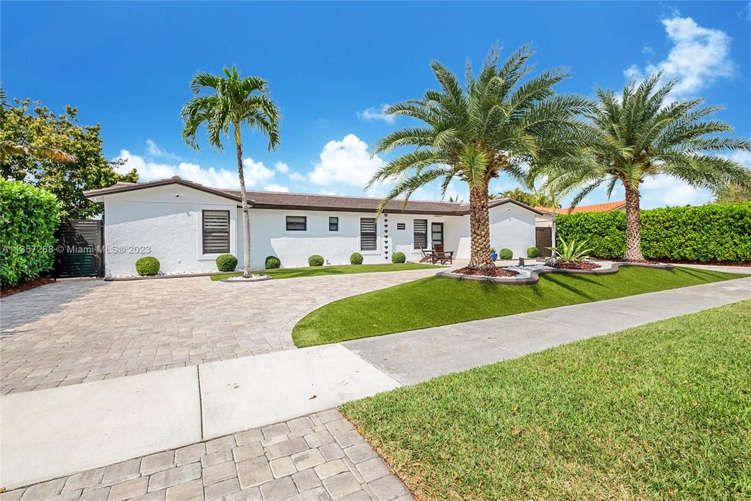 Recently Sold: $989,000 (4 beds, 3 baths, 2349 Square Feet)