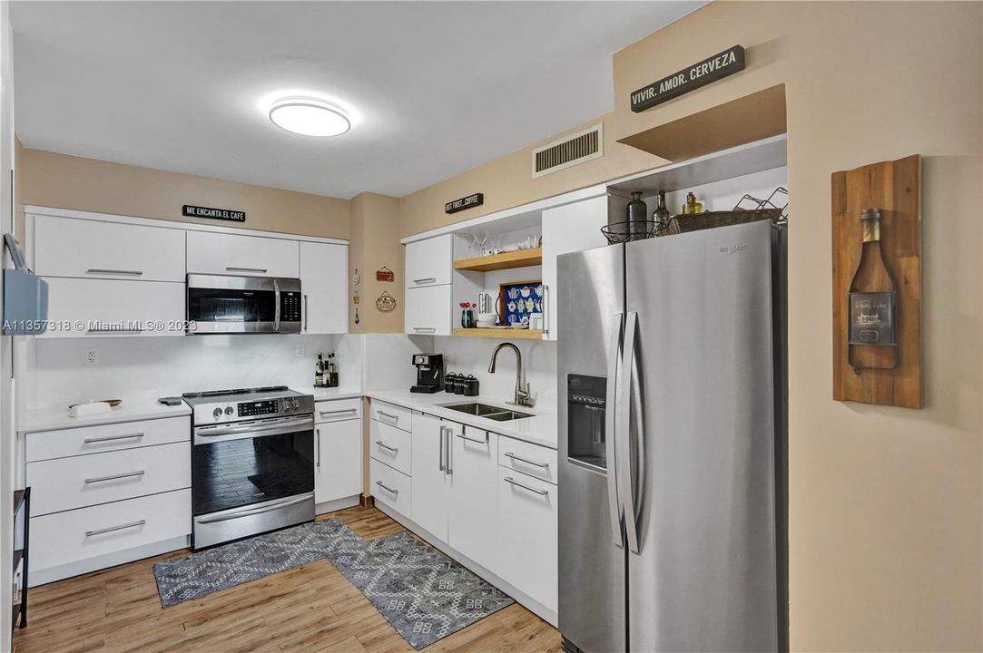 For Sale: $799,000 (2 beds, 2 baths, 1285 Square Feet)