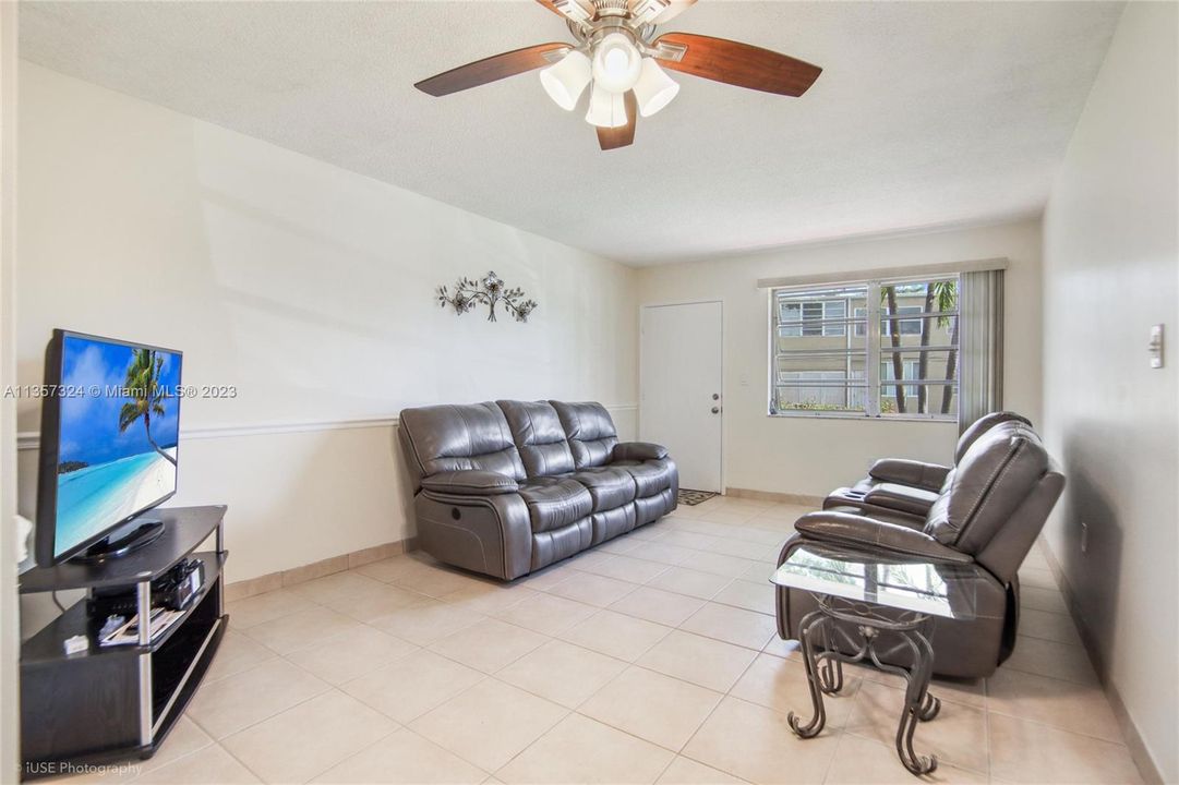 最近售出: $129,000 (1 贝兹, 1 浴室, 775 平方英尺)