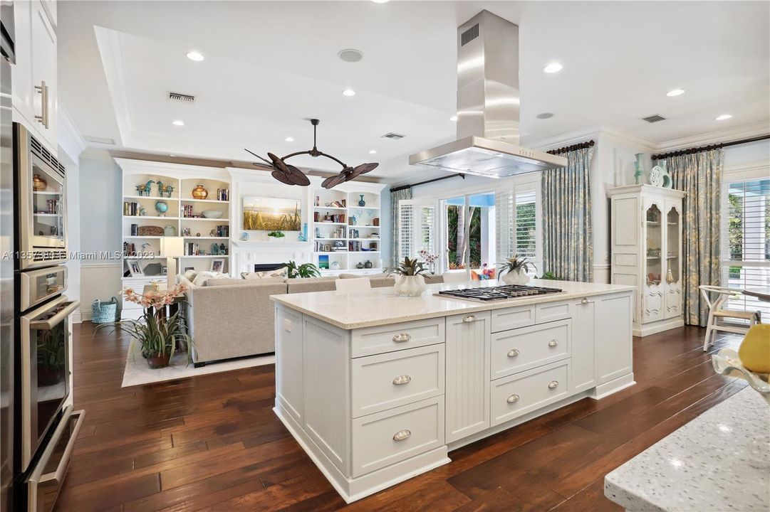 Recently Sold: $3,325,000 (4 beds, 3 baths, 3664 Square Feet)