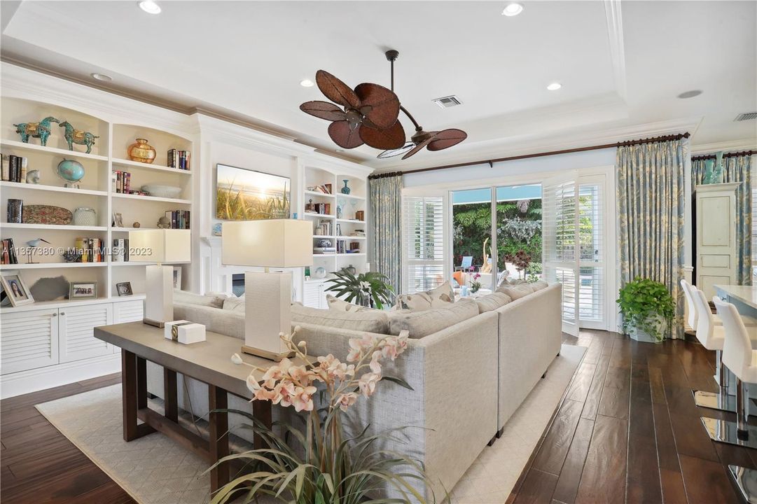 Recently Sold: $3,325,000 (4 beds, 3 baths, 3664 Square Feet)