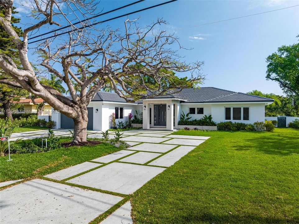 Recently Sold: $3,850,000 (4 beds, 3 baths, 2840 Square Feet)