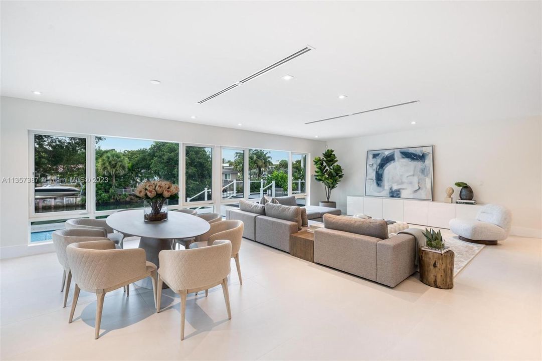 Recently Sold: $3,850,000 (4 beds, 3 baths, 2840 Square Feet)
