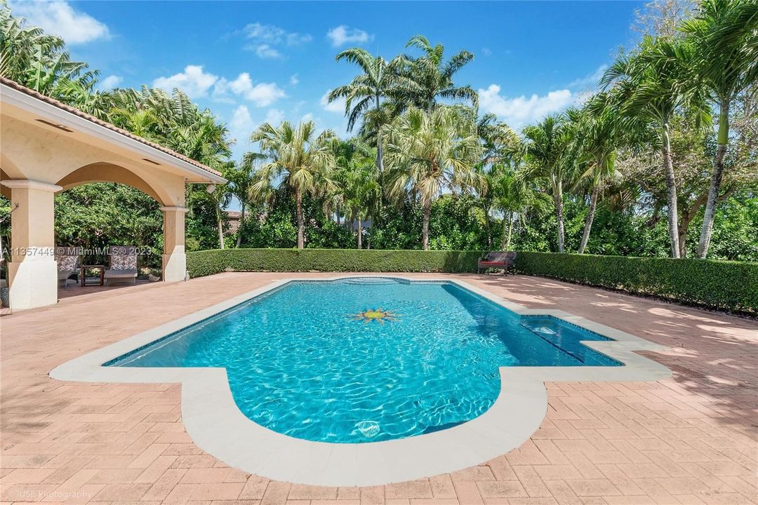 Recently Sold: $1,750,000 (5 beds, 4 baths, 3949 Square Feet)