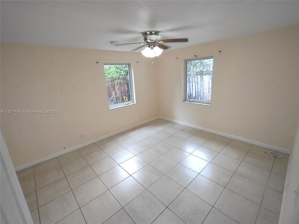 Recently Rented: $2,500 (3 beds, 2 baths, 1696 Square Feet)