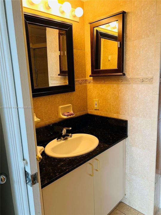 For Rent: $3,500 (2 beds, 2 baths, 1180 Square Feet)