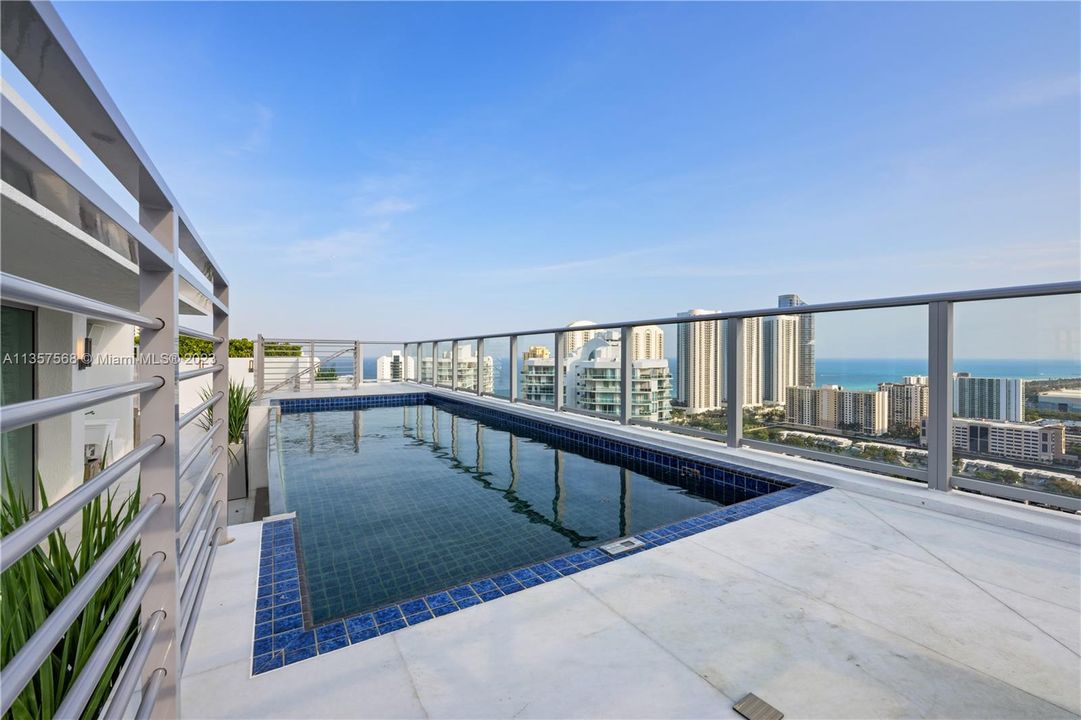 Recently Sold: $5,995,000 (4 beds, 4 baths, 3735 Square Feet)