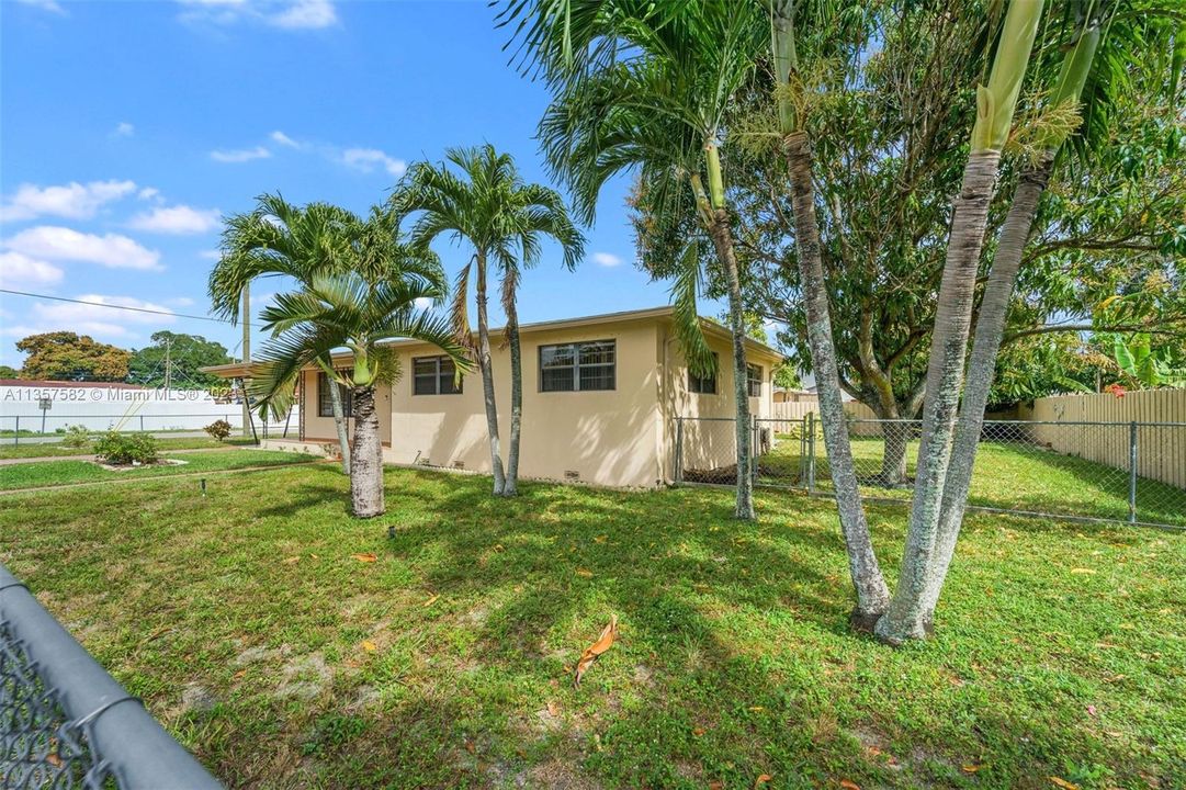Recently Sold: $495,000 (3 beds, 2 baths, 1227 Square Feet)