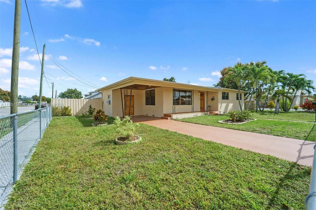 Recently Sold: $495,000 (3 beds, 2 baths, 1227 Square Feet)