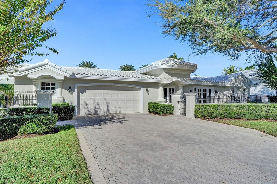 Recently Sold: $2,495,000 (3 beds, 3 baths, 2742 Square Feet)