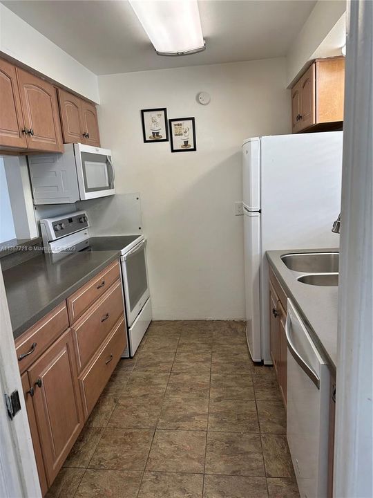 Recently Sold: $127,500 (1 beds, 1 baths, 702 Square Feet)