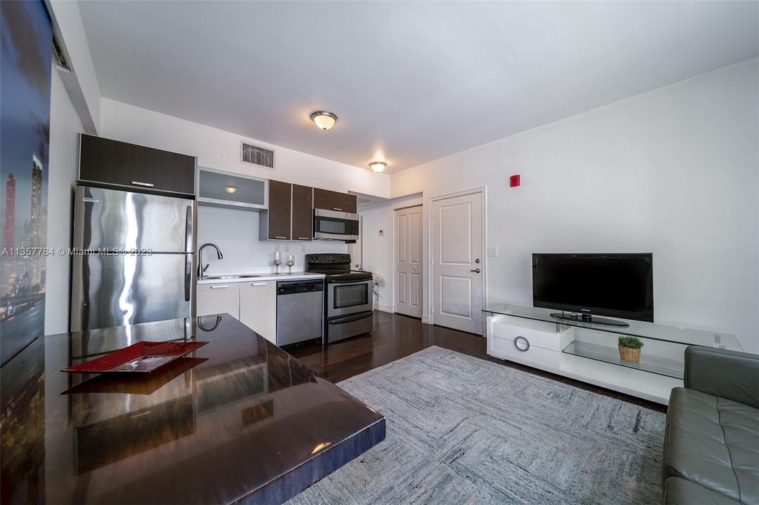 Recently Rented: $2,300 (1 beds, 1 baths, 485 Square Feet)