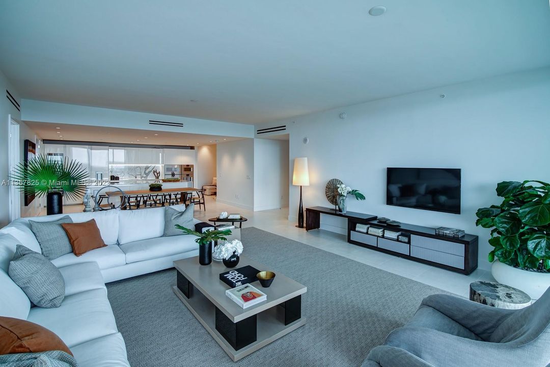 Recently Sold: $5,900,000 (2 beds, 3 baths, 2233 Square Feet)