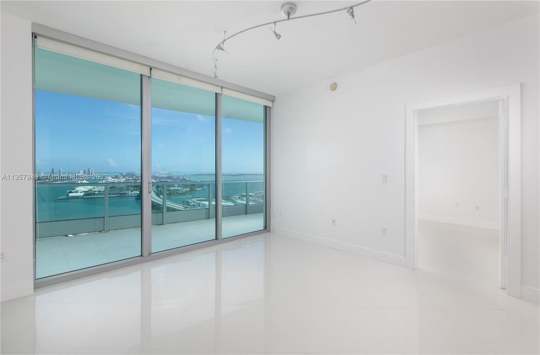 Recently Sold: $650,000 (1 beds, 2 baths, 912 Square Feet)