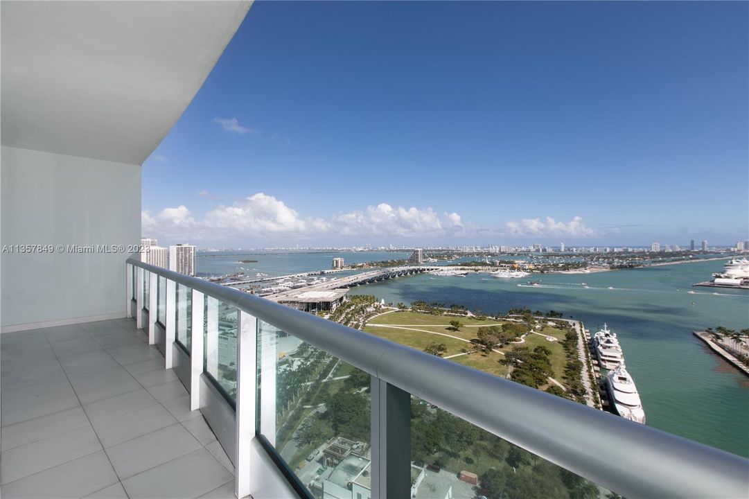 Recently Sold: $650,000 (1 beds, 2 baths, 912 Square Feet)