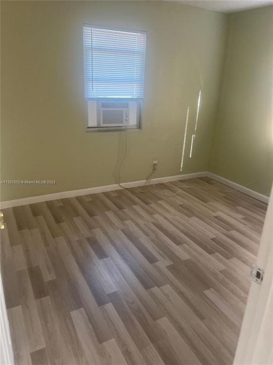 Recently Rented: $1,750 (3 beds, 1 baths, 816 Square Feet)