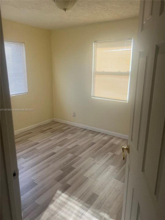 Recently Rented: $1,750 (3 beds, 1 baths, 816 Square Feet)