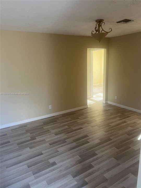 Recently Rented: $1,750 (3 beds, 1 baths, 816 Square Feet)