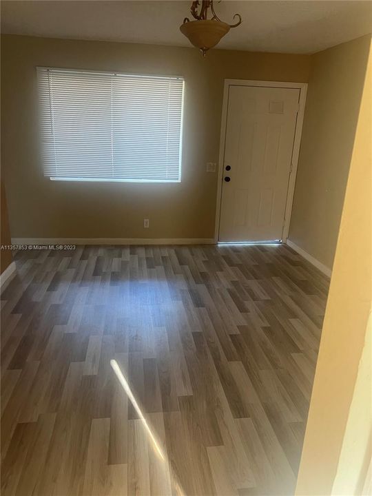 Recently Rented: $1,750 (3 beds, 1 baths, 816 Square Feet)