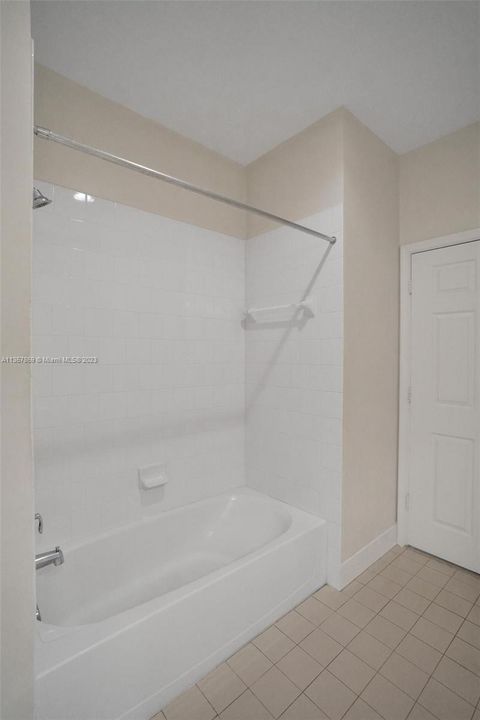 Recently Sold: $389,000 (3 beds, 2 baths, 1317 Square Feet)