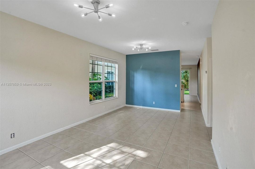 Recently Sold: $389,000 (3 beds, 2 baths, 1317 Square Feet)