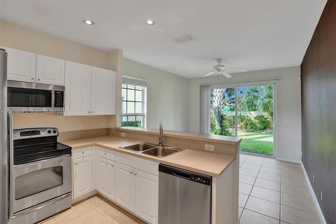 Recently Sold: $389,000 (3 beds, 2 baths, 1317 Square Feet)