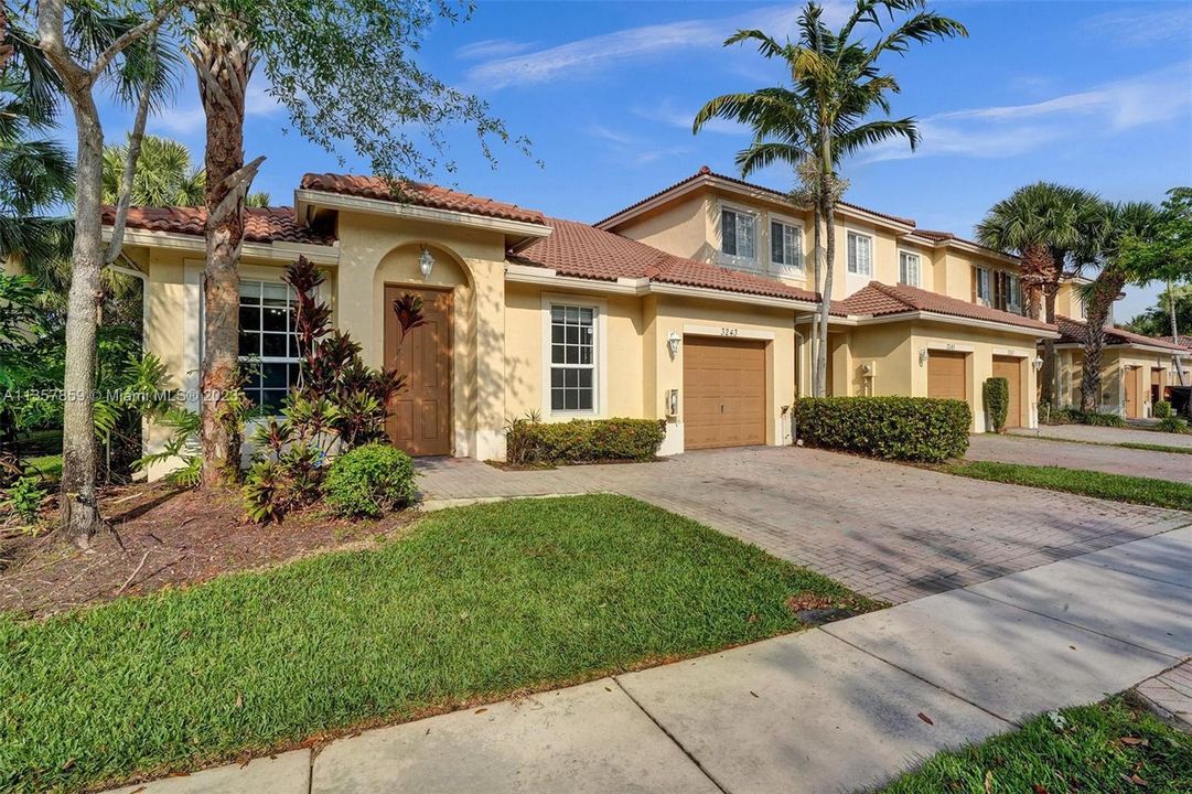 Recently Sold: $389,000 (3 beds, 2 baths, 1317 Square Feet)