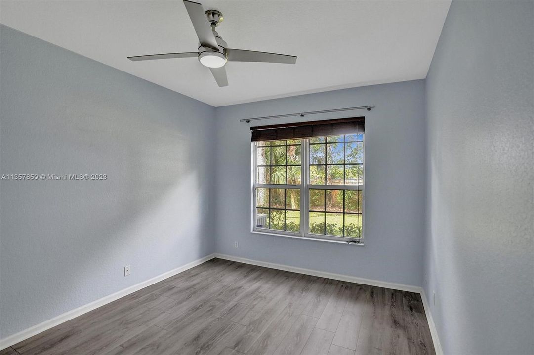 Recently Sold: $389,000 (3 beds, 2 baths, 1317 Square Feet)