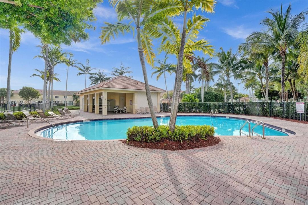 Recently Sold: $389,000 (3 beds, 2 baths, 1317 Square Feet)