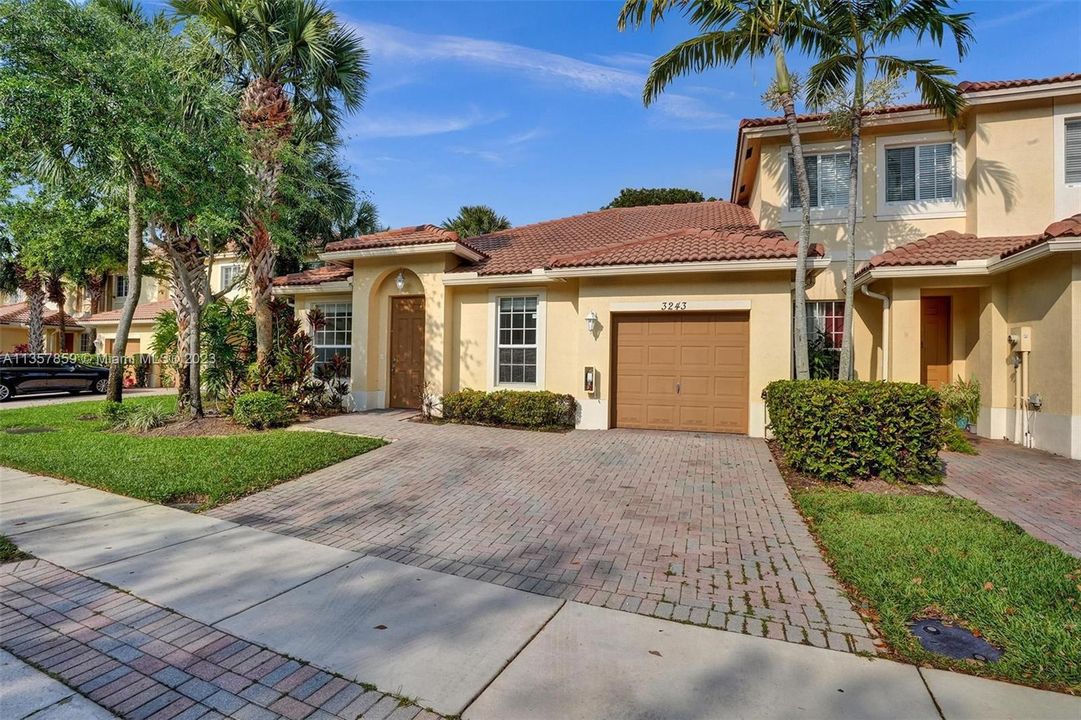 Recently Sold: $389,000 (3 beds, 2 baths, 1317 Square Feet)