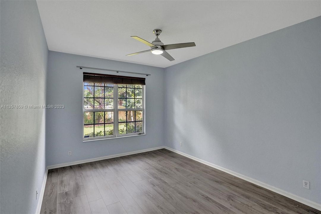 Recently Sold: $389,000 (3 beds, 2 baths, 1317 Square Feet)